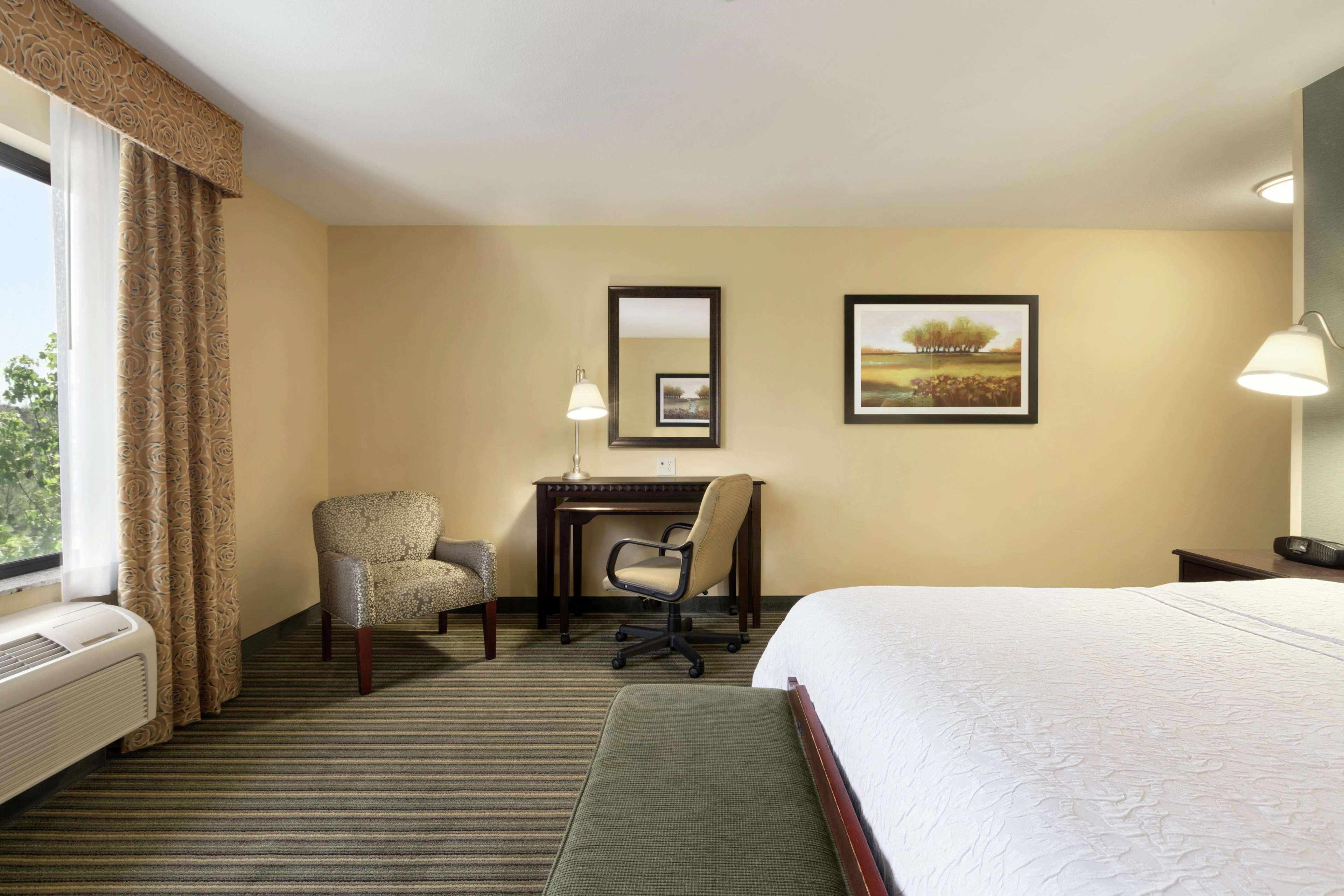 Hampton Inn & Suites Thousand Oaks Exterior photo