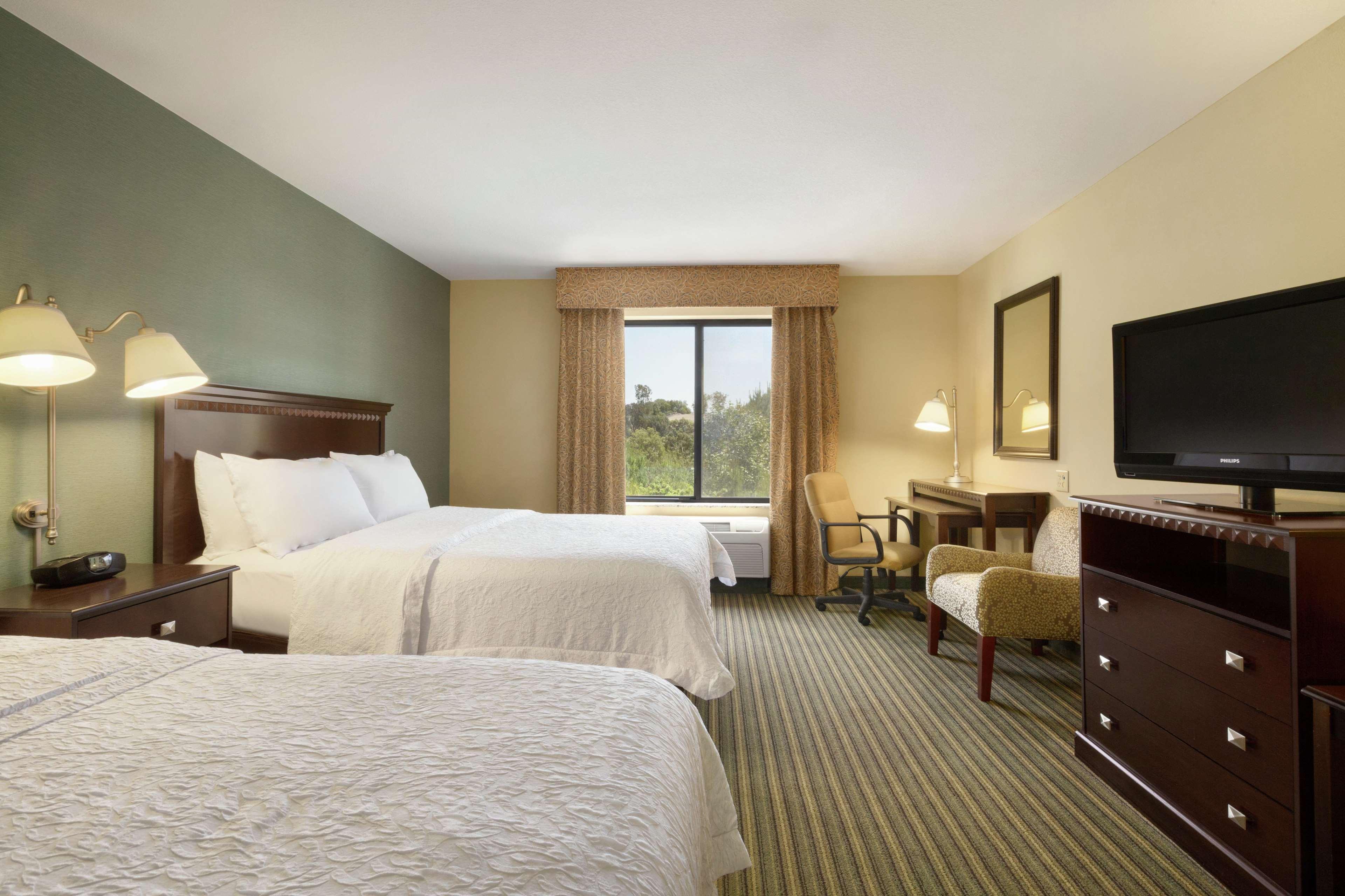 Hampton Inn & Suites Thousand Oaks Exterior photo