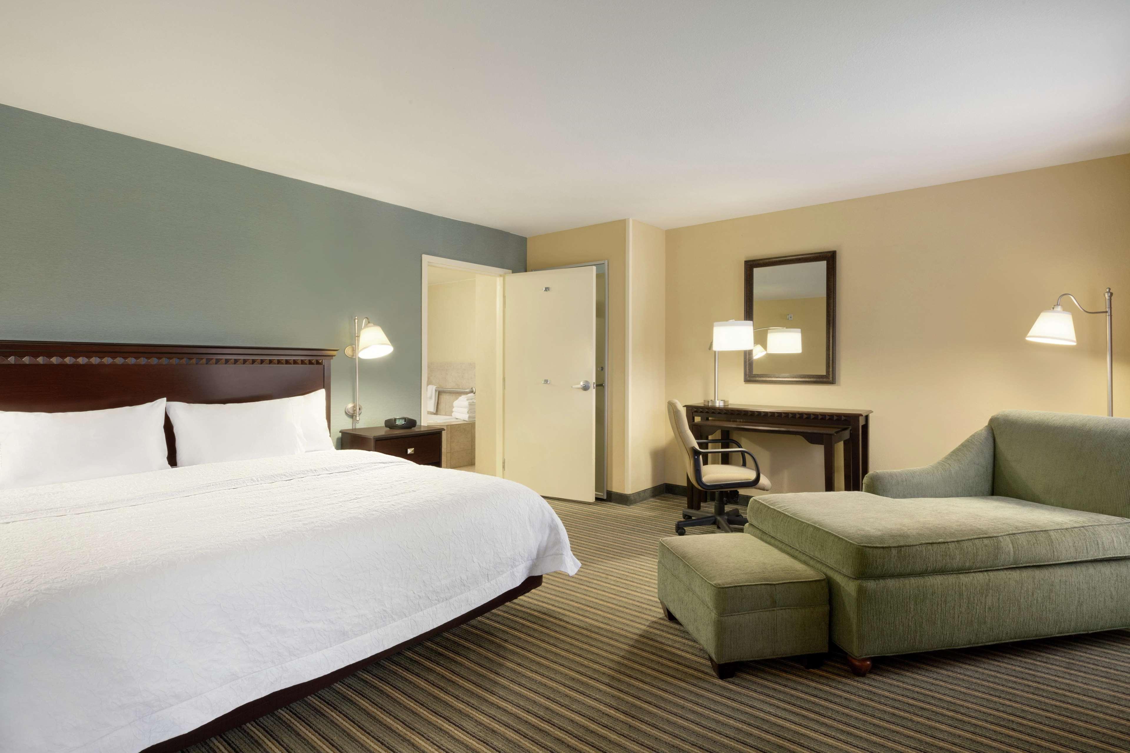 Hampton Inn & Suites Thousand Oaks Exterior photo