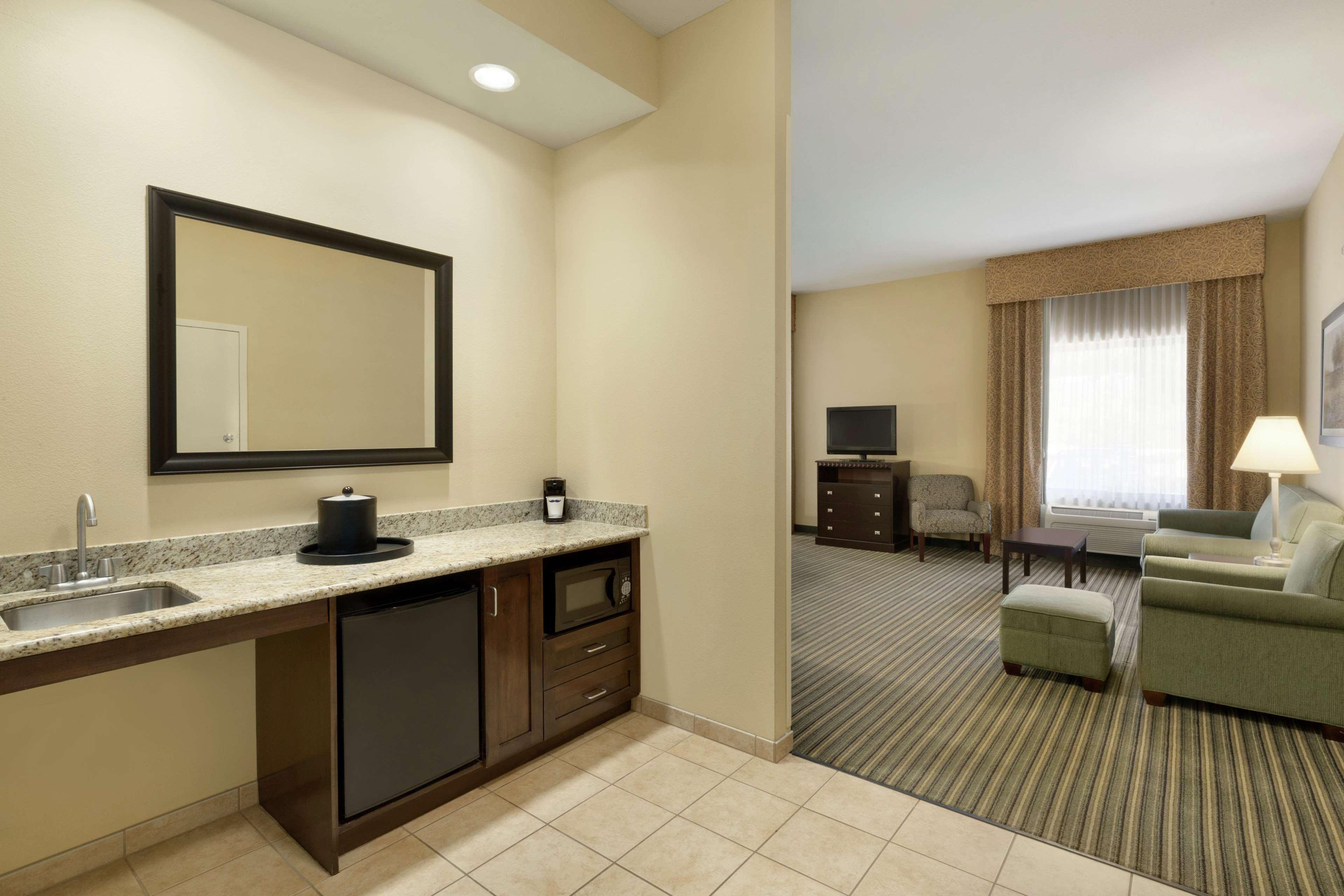 Hampton Inn & Suites Thousand Oaks Exterior photo