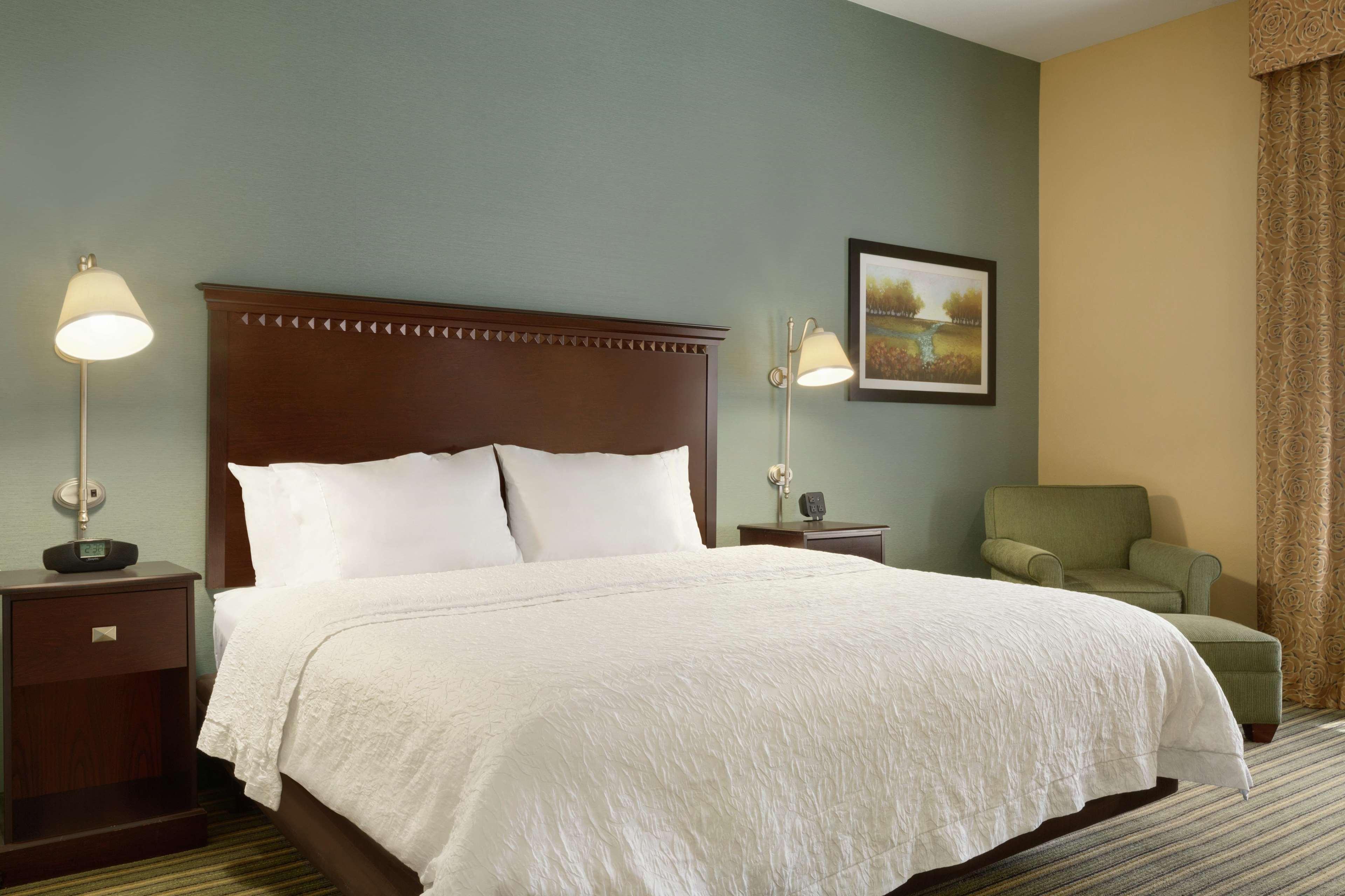 Hampton Inn & Suites Thousand Oaks Exterior photo