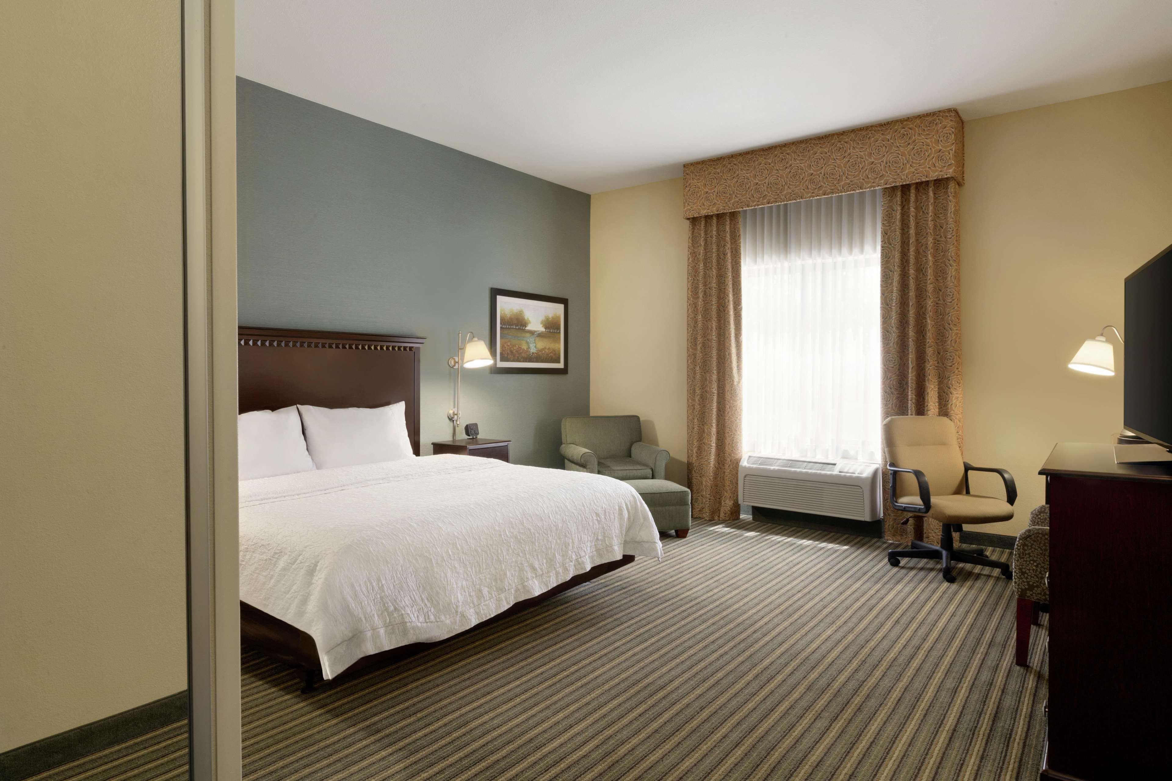 Hampton Inn & Suites Thousand Oaks Exterior photo