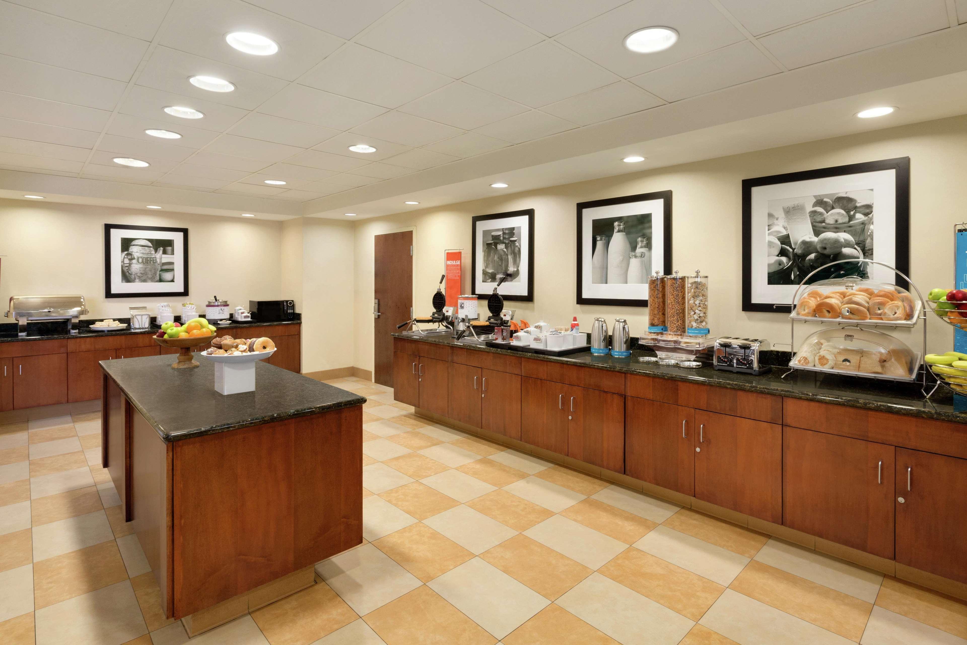 Hampton Inn & Suites Thousand Oaks Exterior photo
