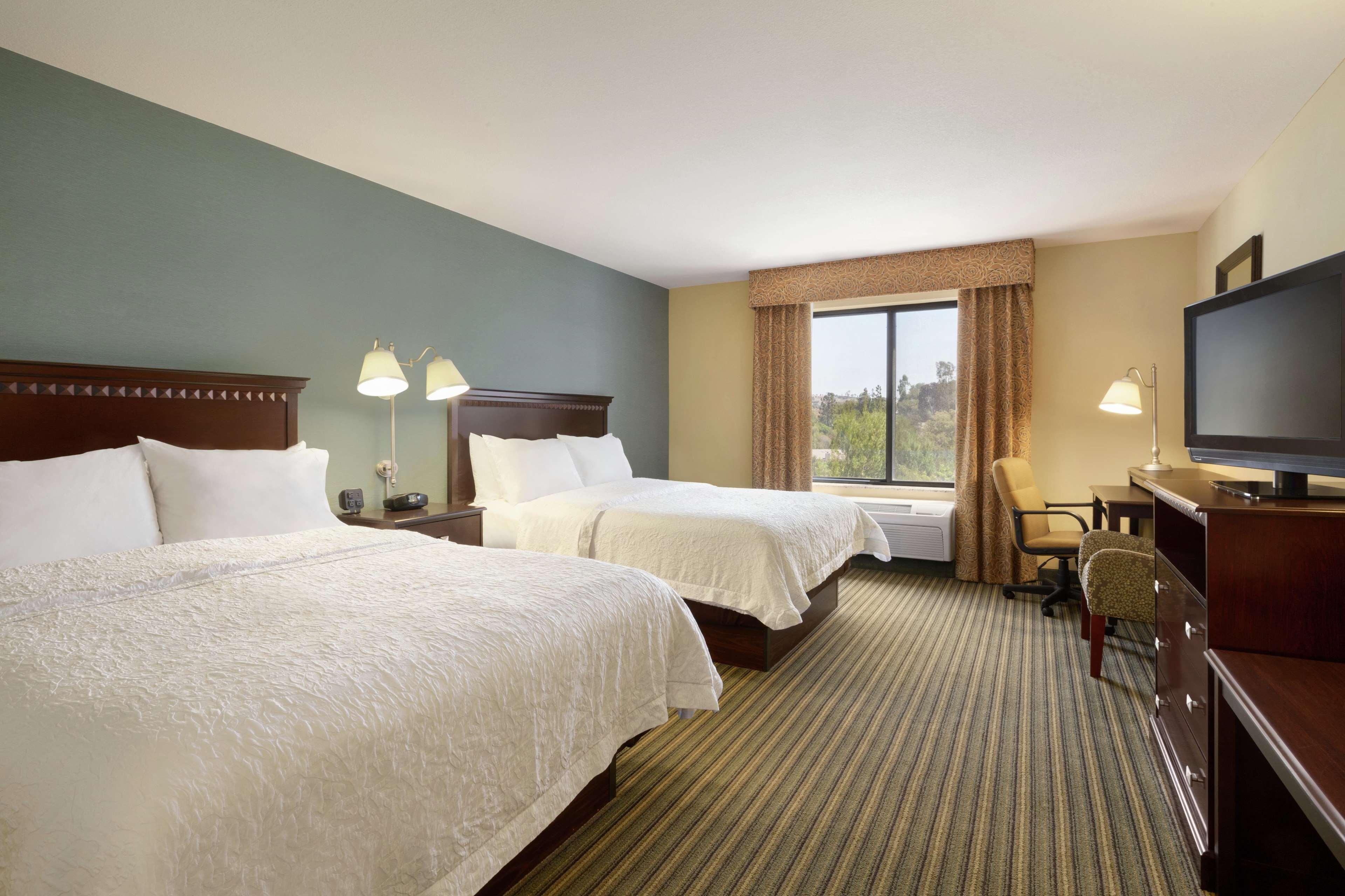 Hampton Inn & Suites Thousand Oaks Exterior photo