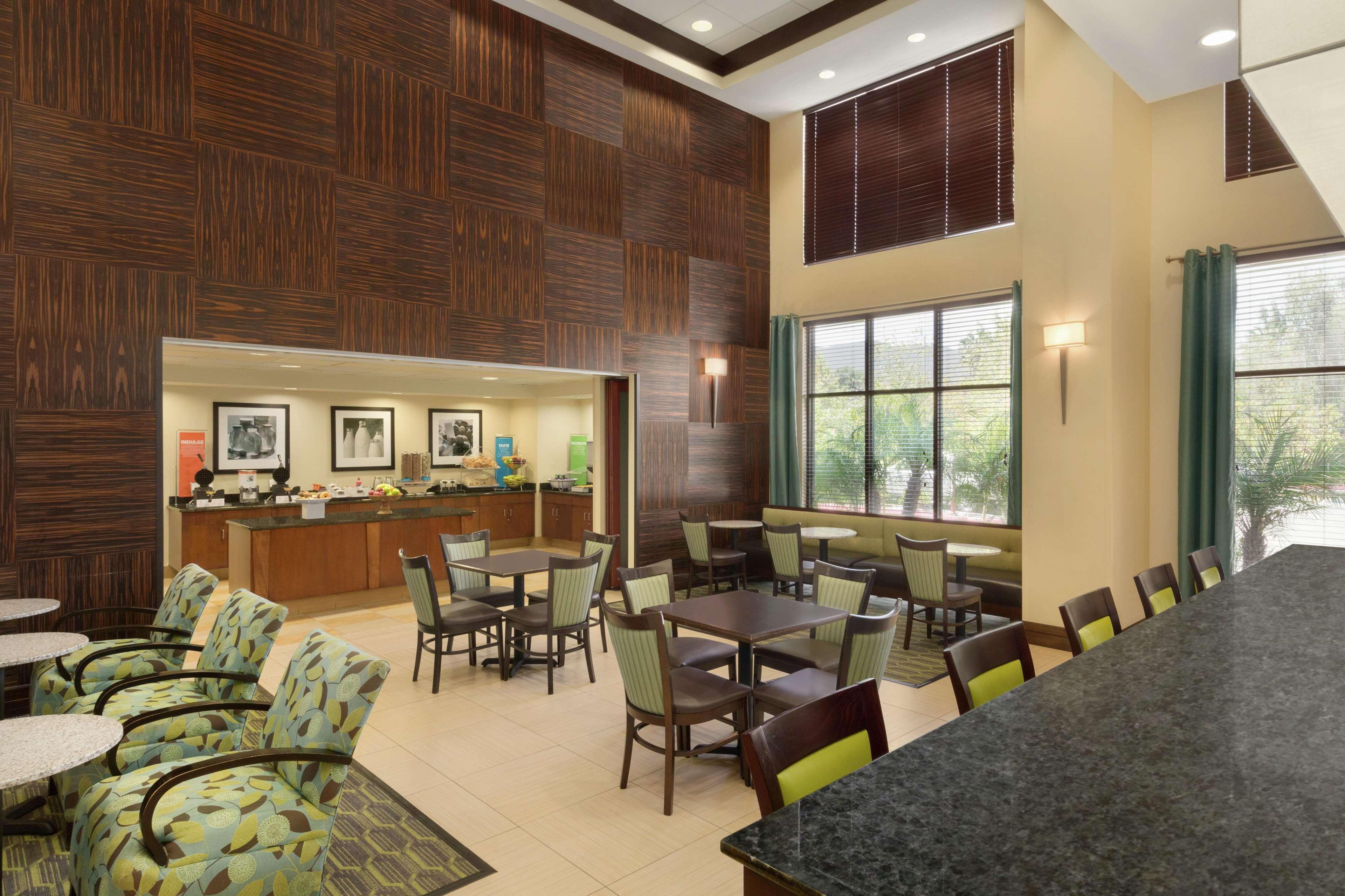 Hampton Inn & Suites Thousand Oaks Exterior photo