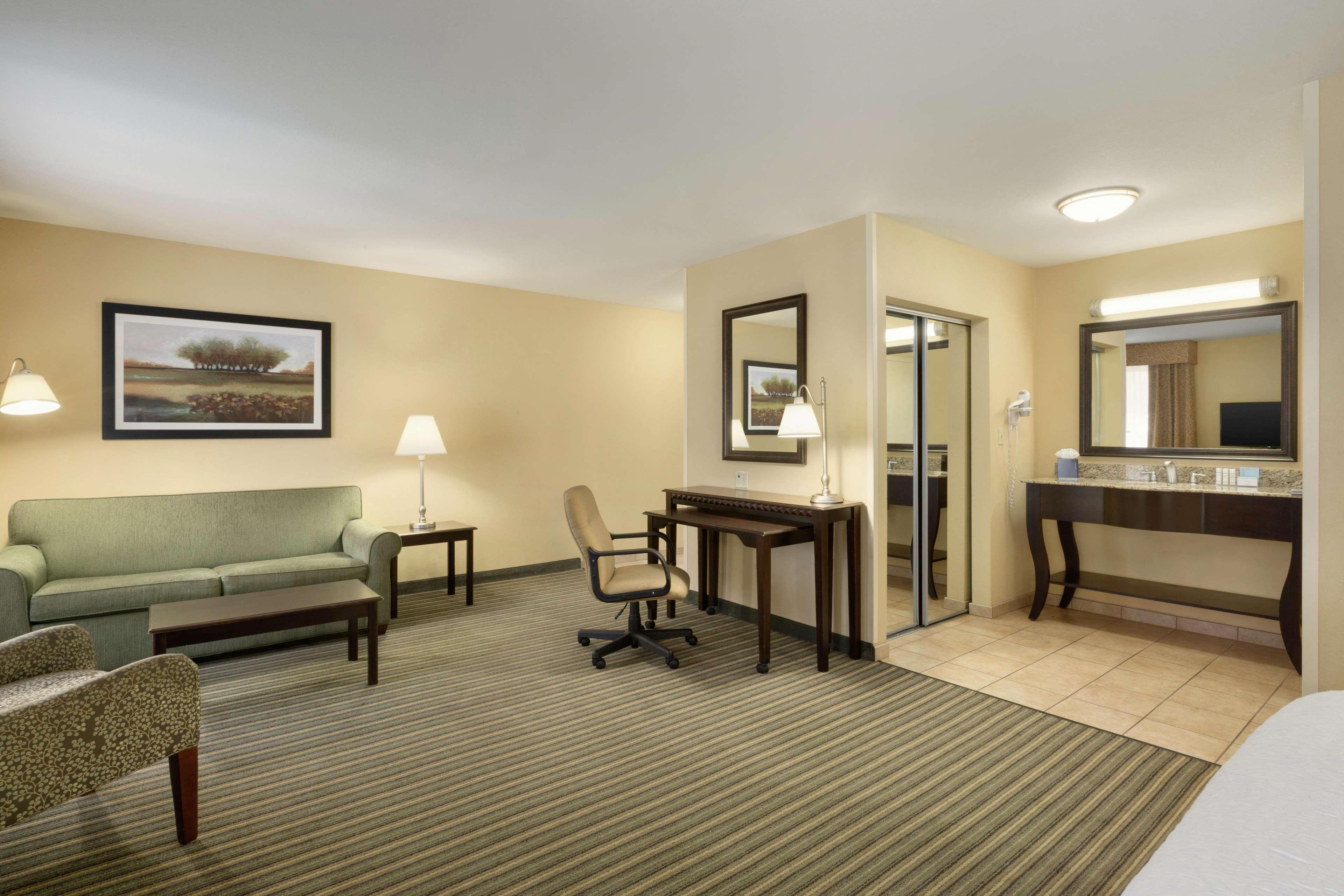 Hampton Inn & Suites Thousand Oaks Exterior photo