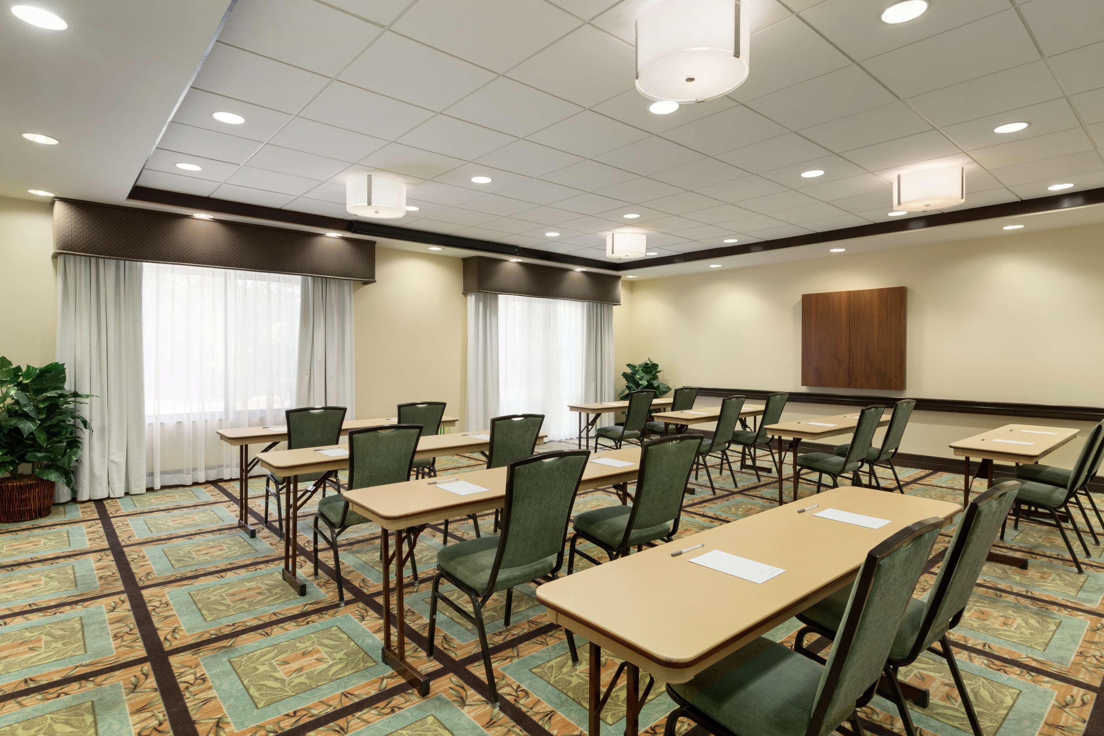 Hampton Inn & Suites Thousand Oaks Exterior photo