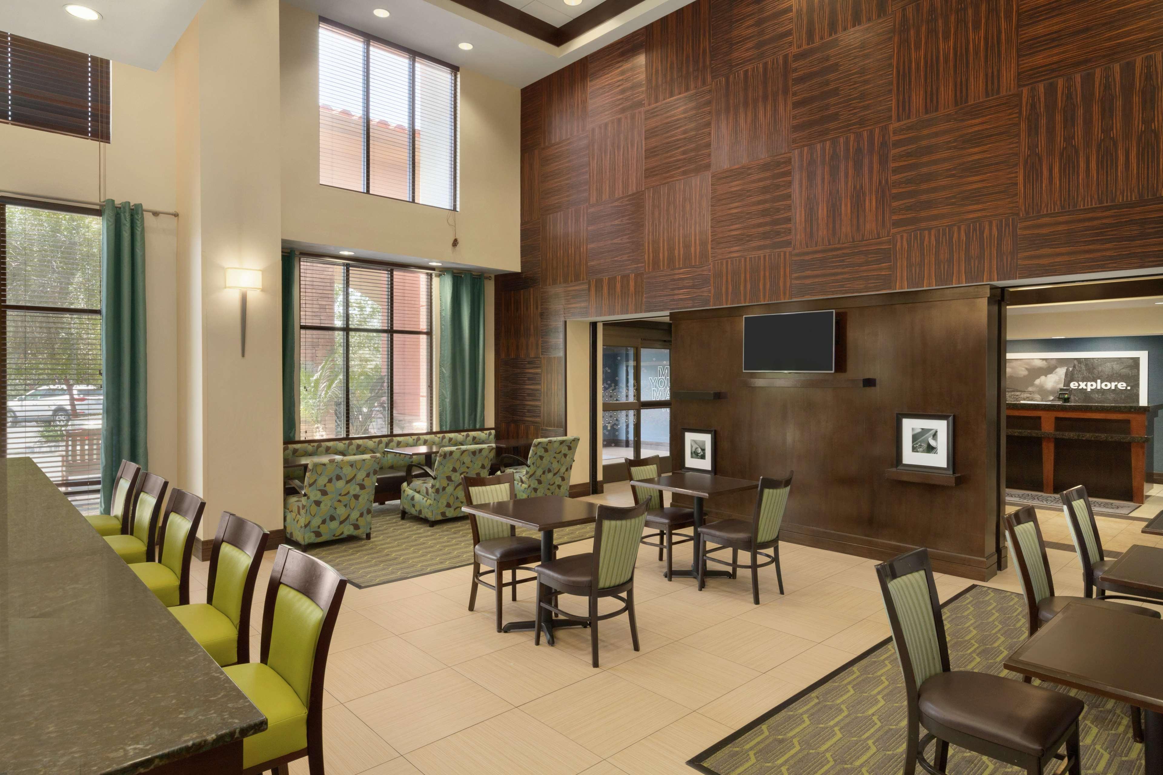 Hampton Inn & Suites Thousand Oaks Exterior photo
