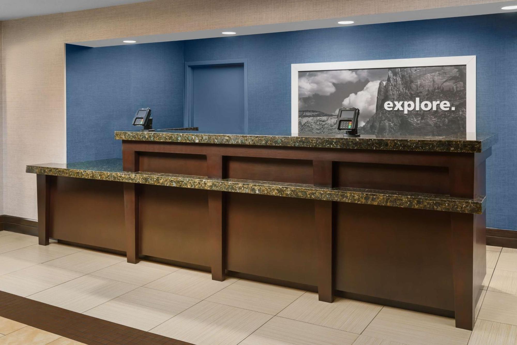 Hampton Inn & Suites Thousand Oaks Exterior photo